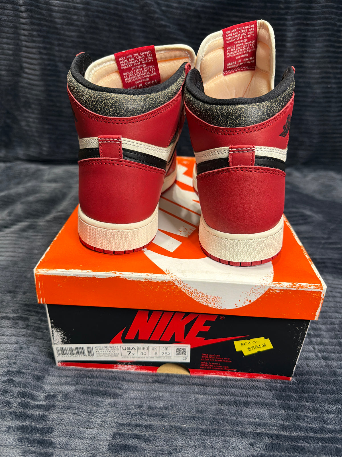 Jordan 1 Retro High OG
Chicago Lost and Found (GS) brand new