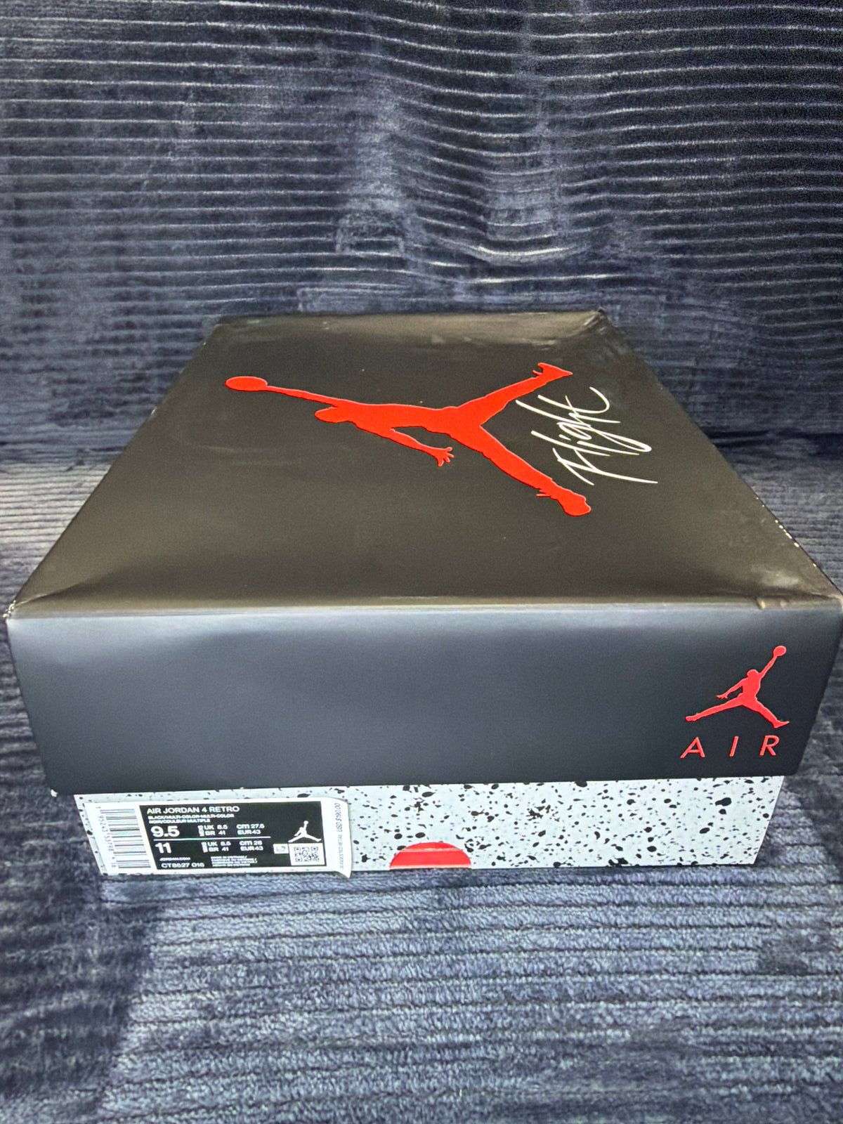Jordan 4 Retro
Red Thunder brand new