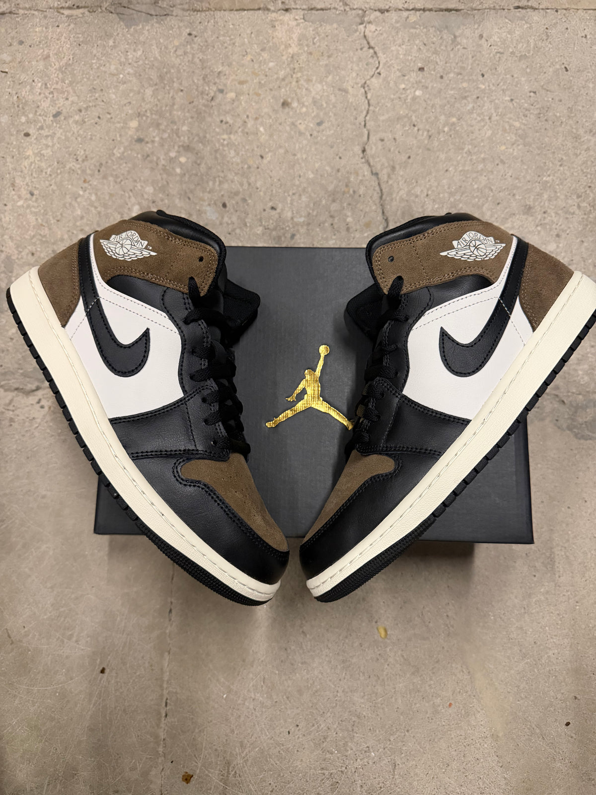 Jordan 1 mid Palomino Brand New