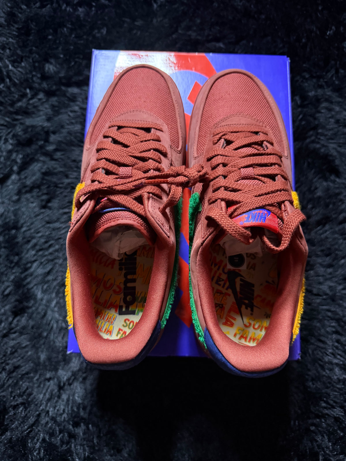 Air Force 1 “Familia” brand new