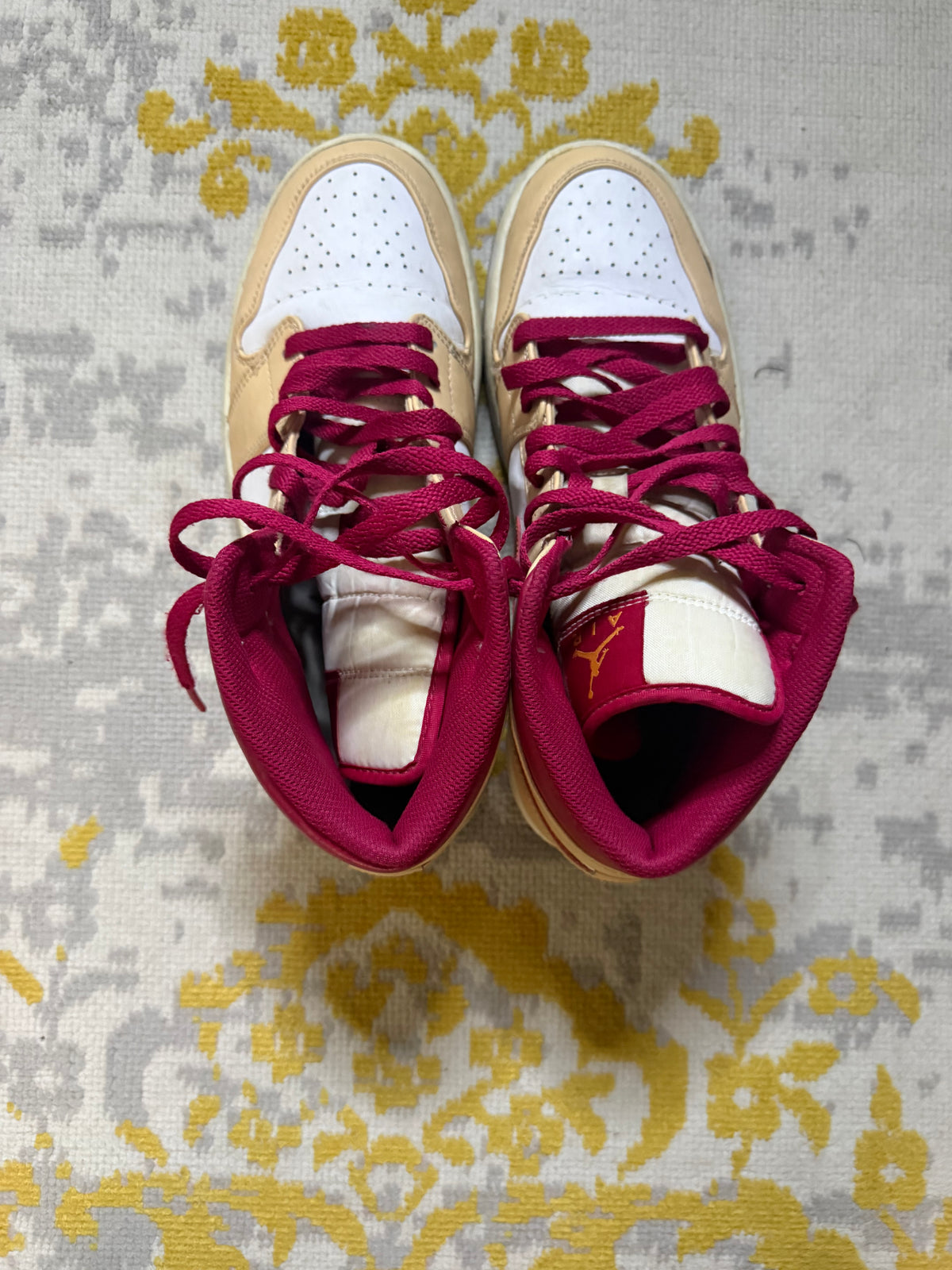 Jordan 1 Mid light curry Cardinal