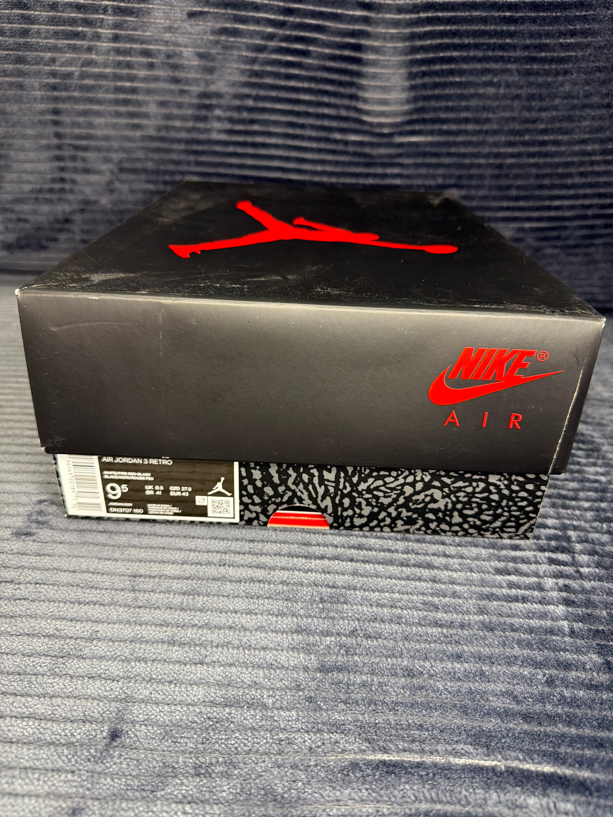 Jordan 3 Retro
Fire Red (2022)