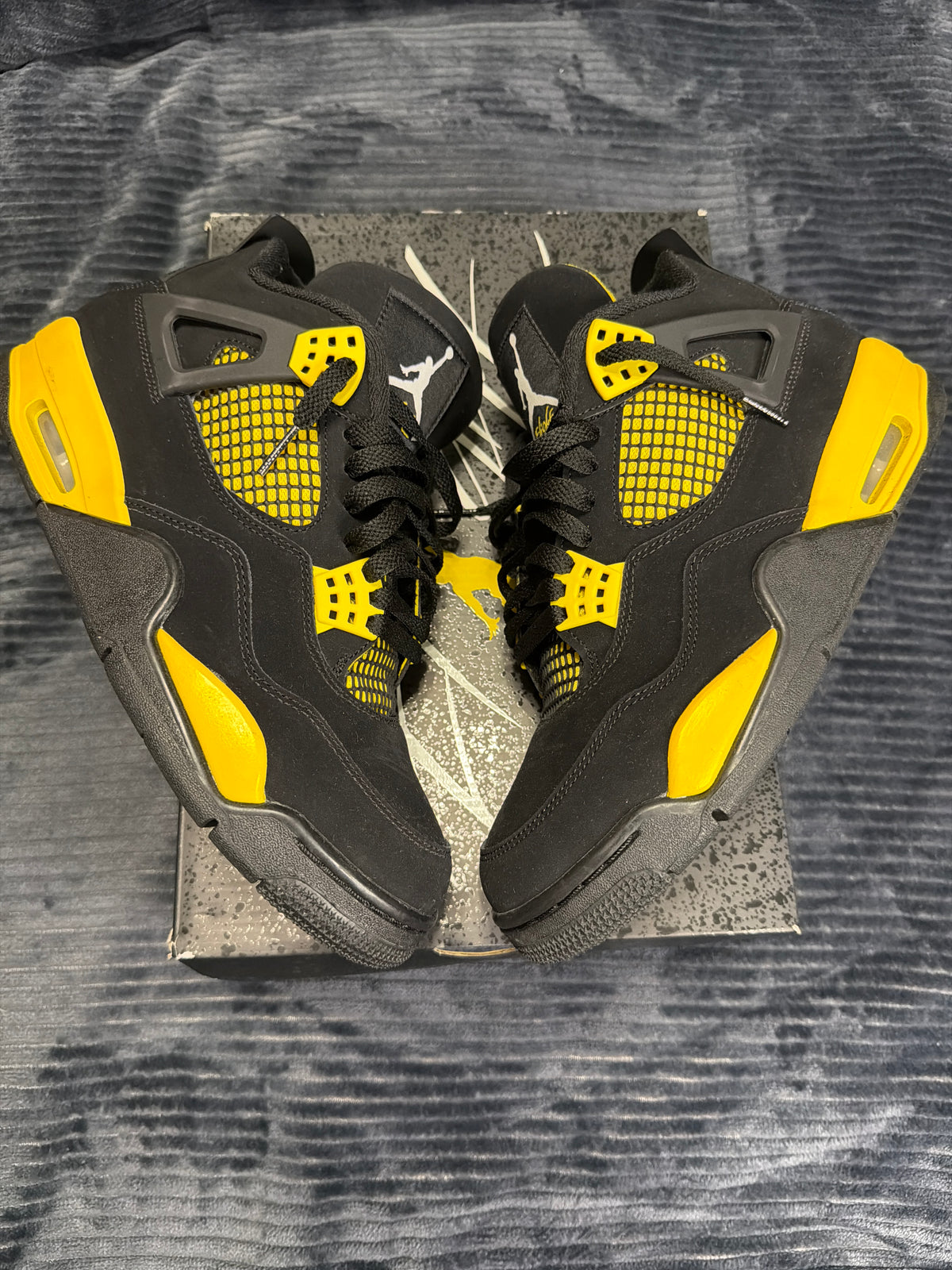 Jordan 4 Retro
Thunder (2023)