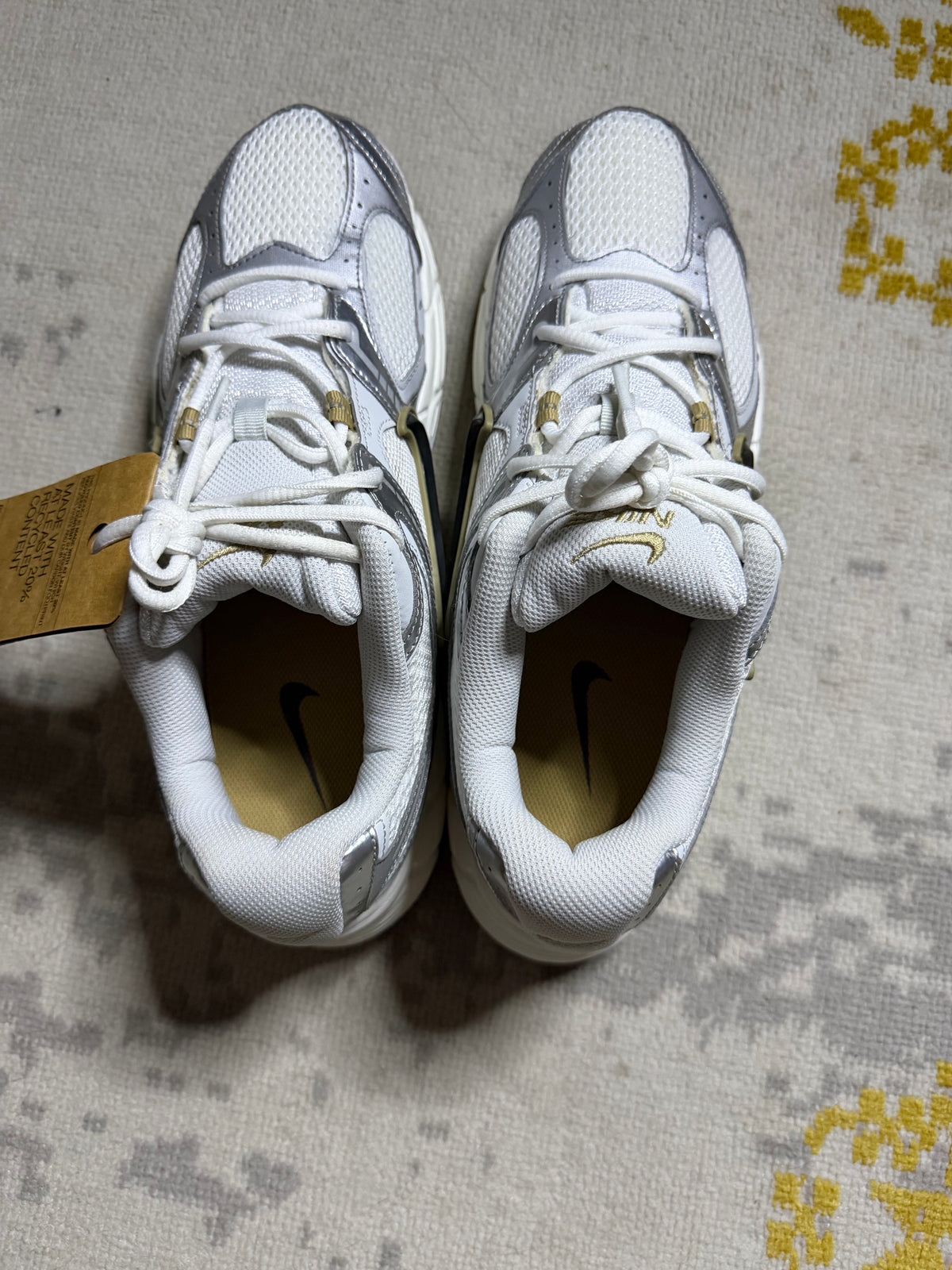 Nike Vomero White Gold Brand new