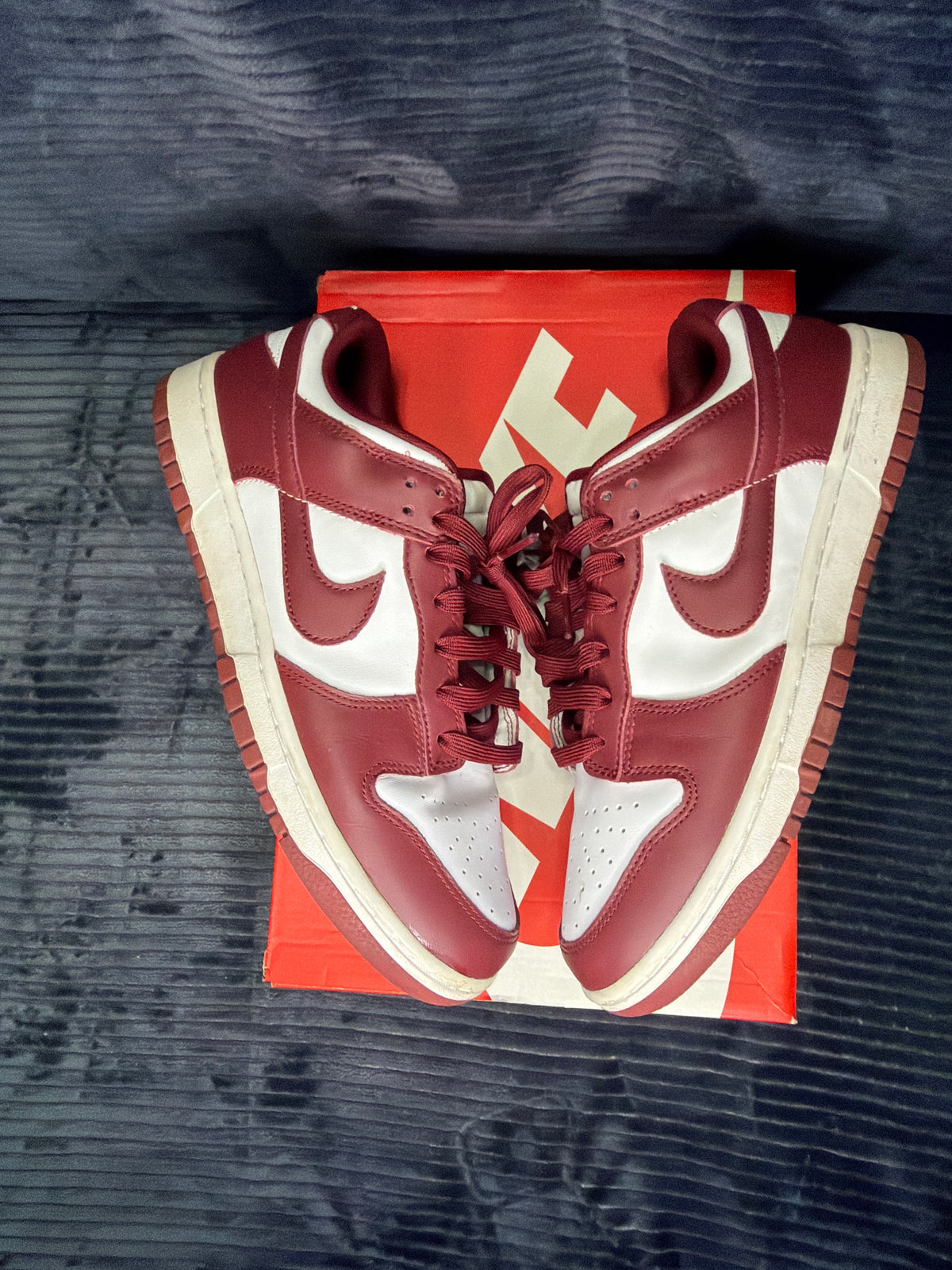 Nike Dunk Low
Team Red