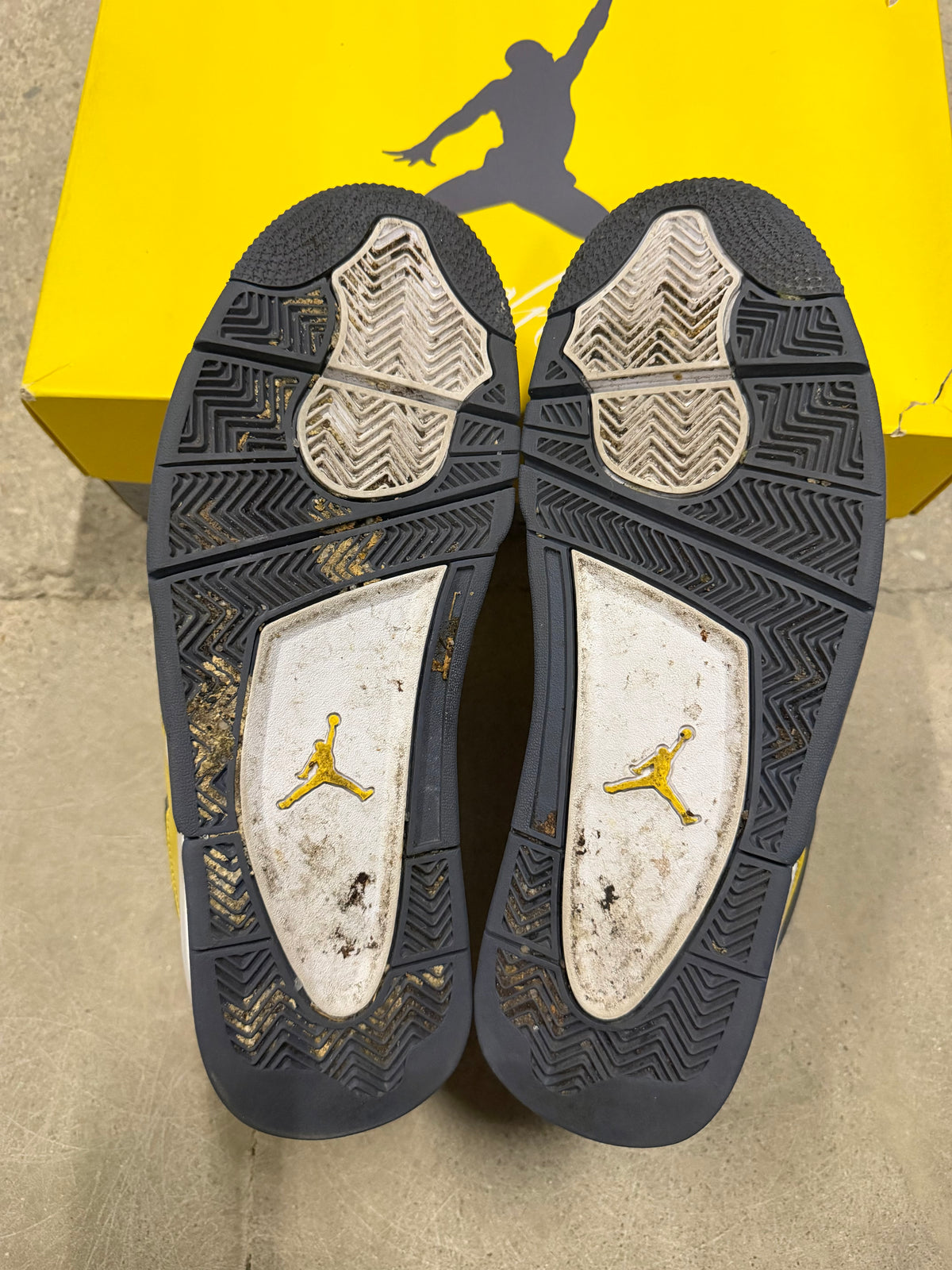 Jordan 4 Lightning Pre-Owned