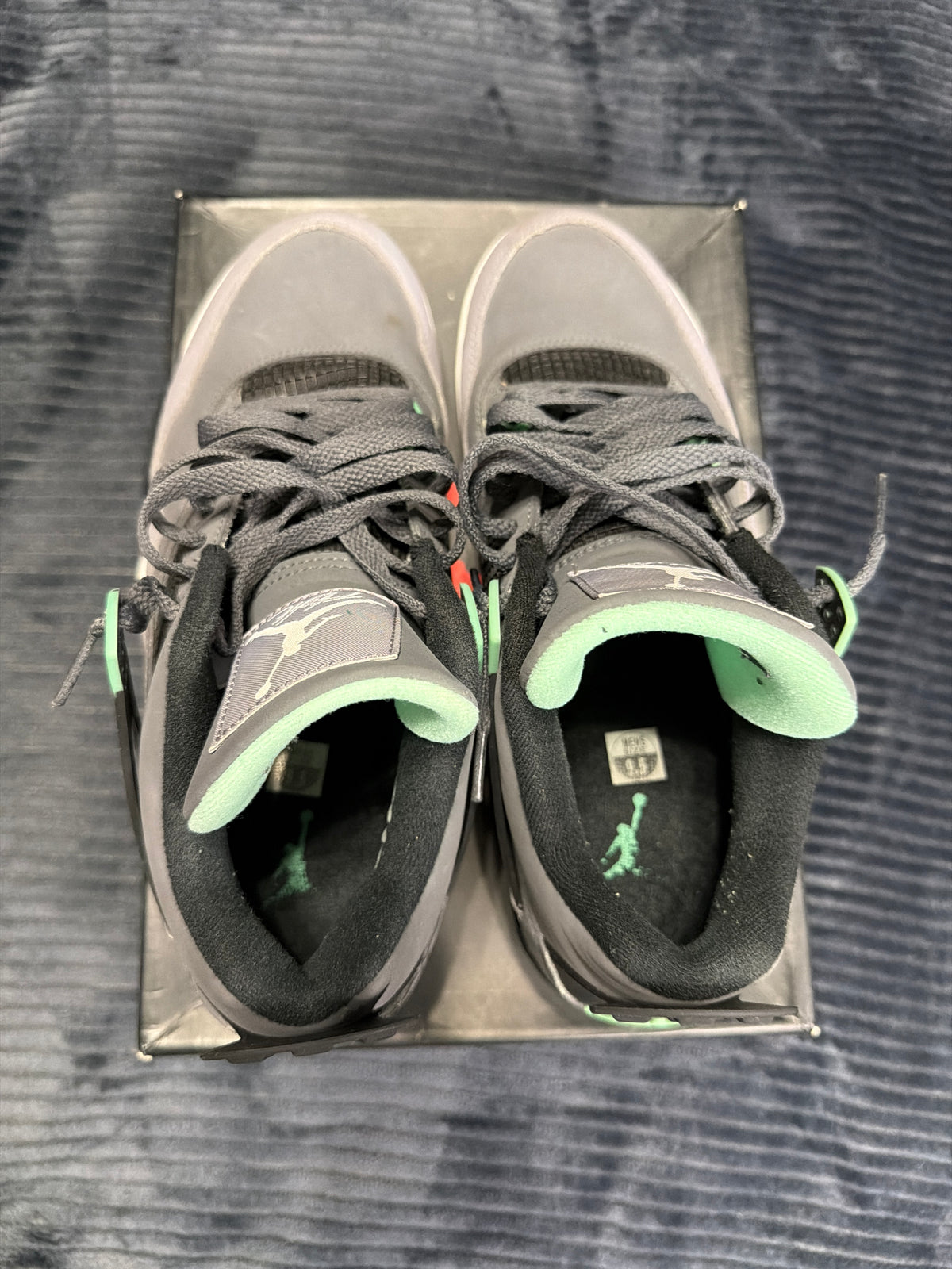 Jordan 4 Retro
Green Glow
