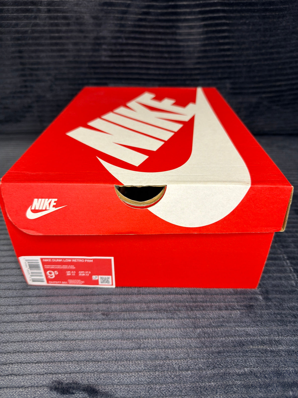 Nike Dunk Low
Fossil Rose brand new