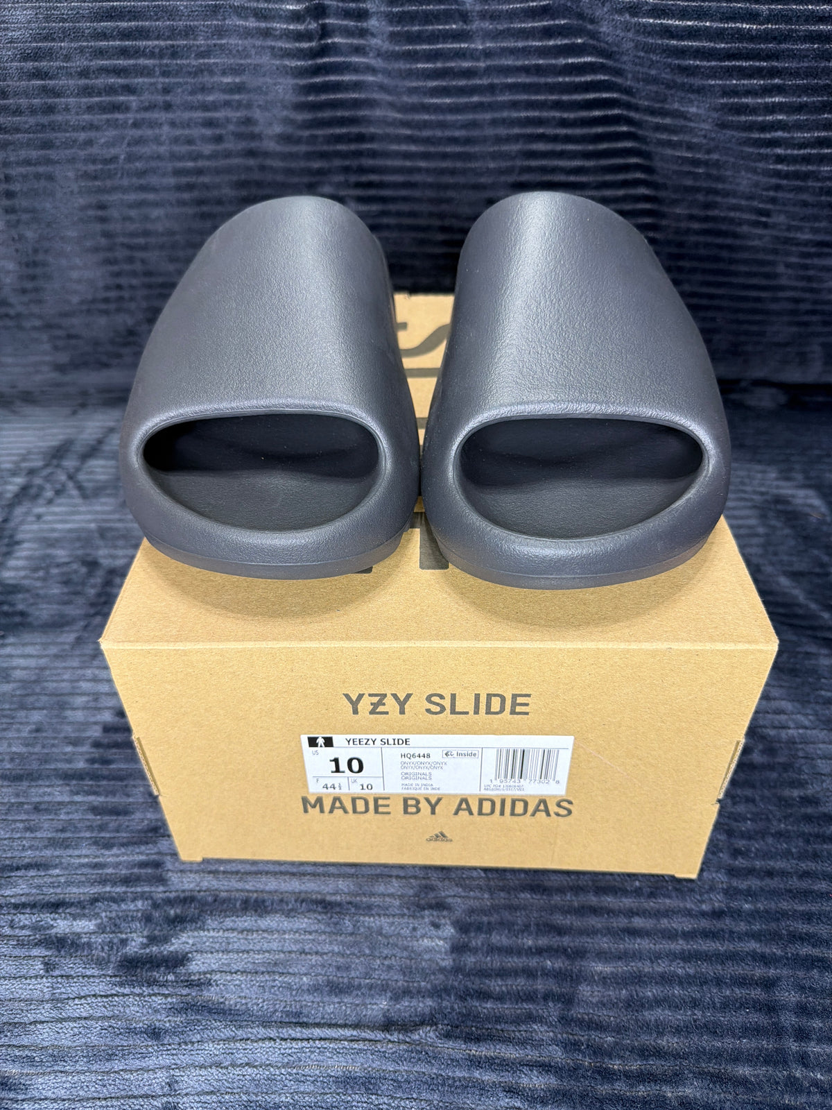 adidas Yeezy Slide
Onyx