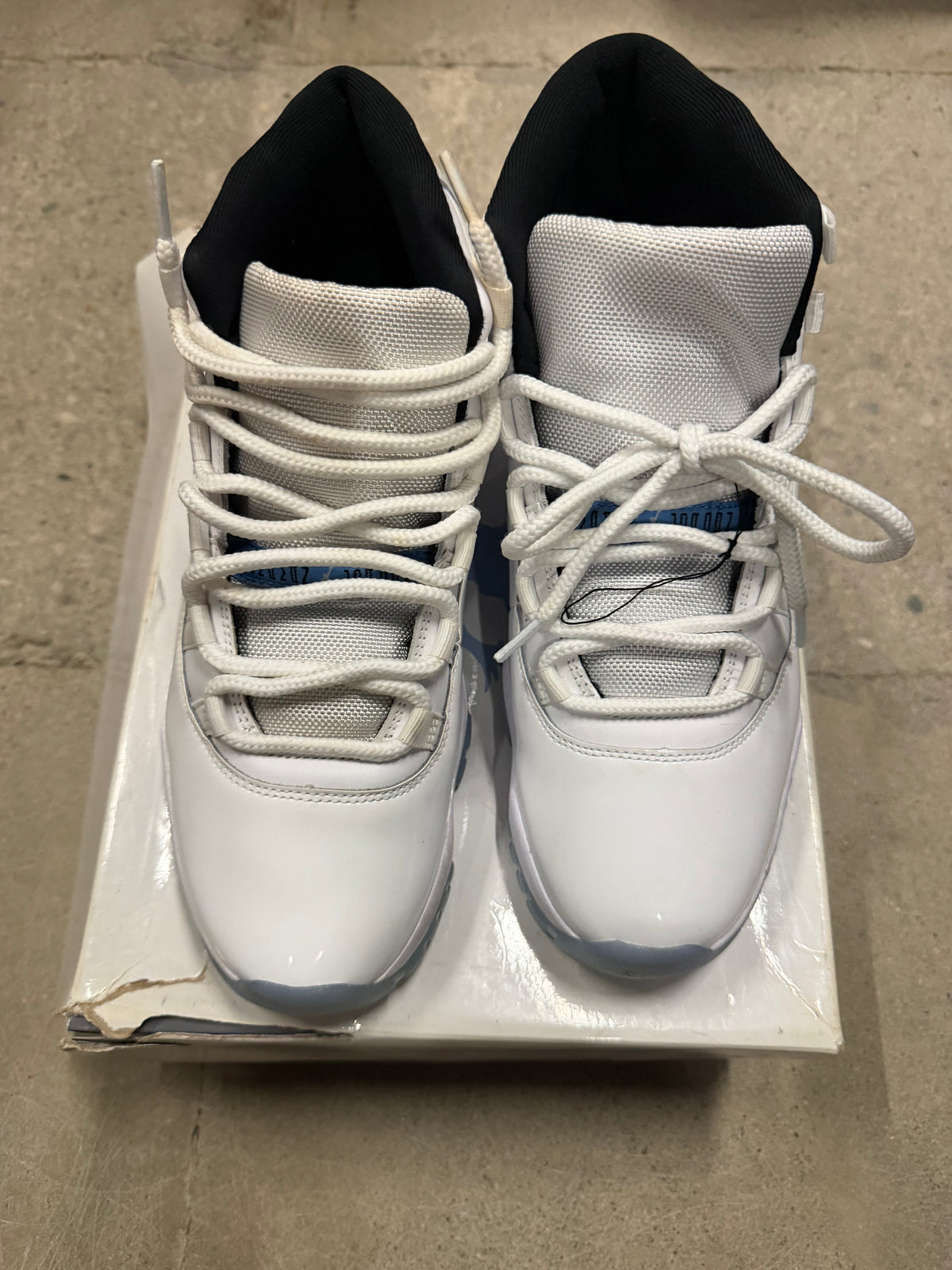 Jordan 11 Legend blue Pre-Owned