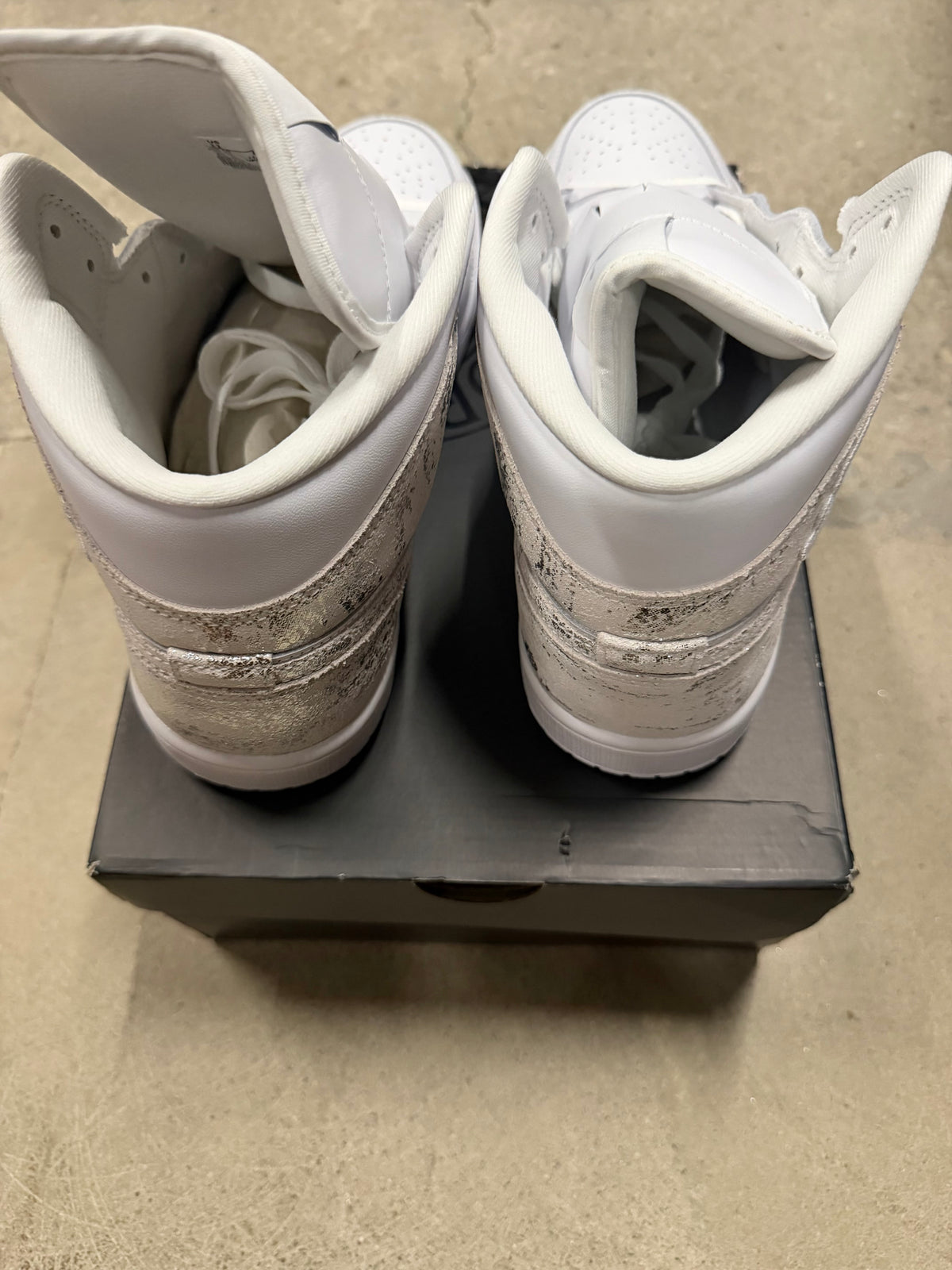 Jordan 1 mid White Brand New