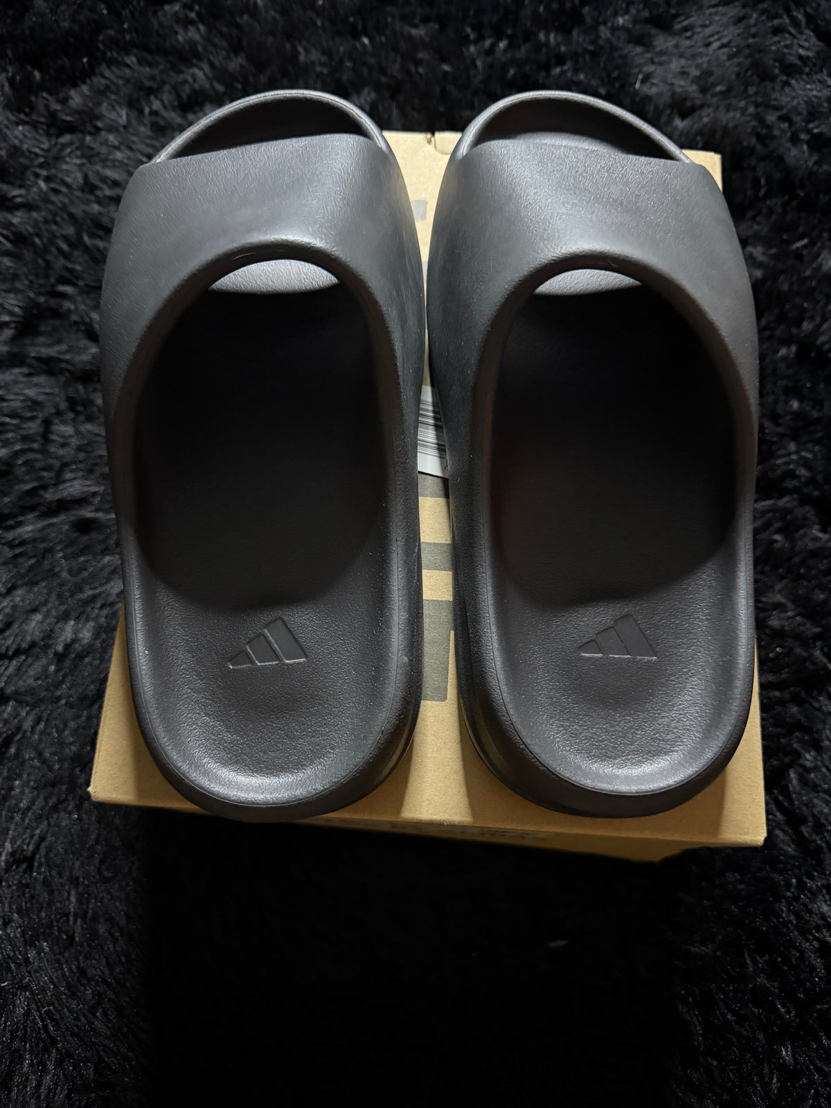 Yeezy Slide “Onyx” Brand new
