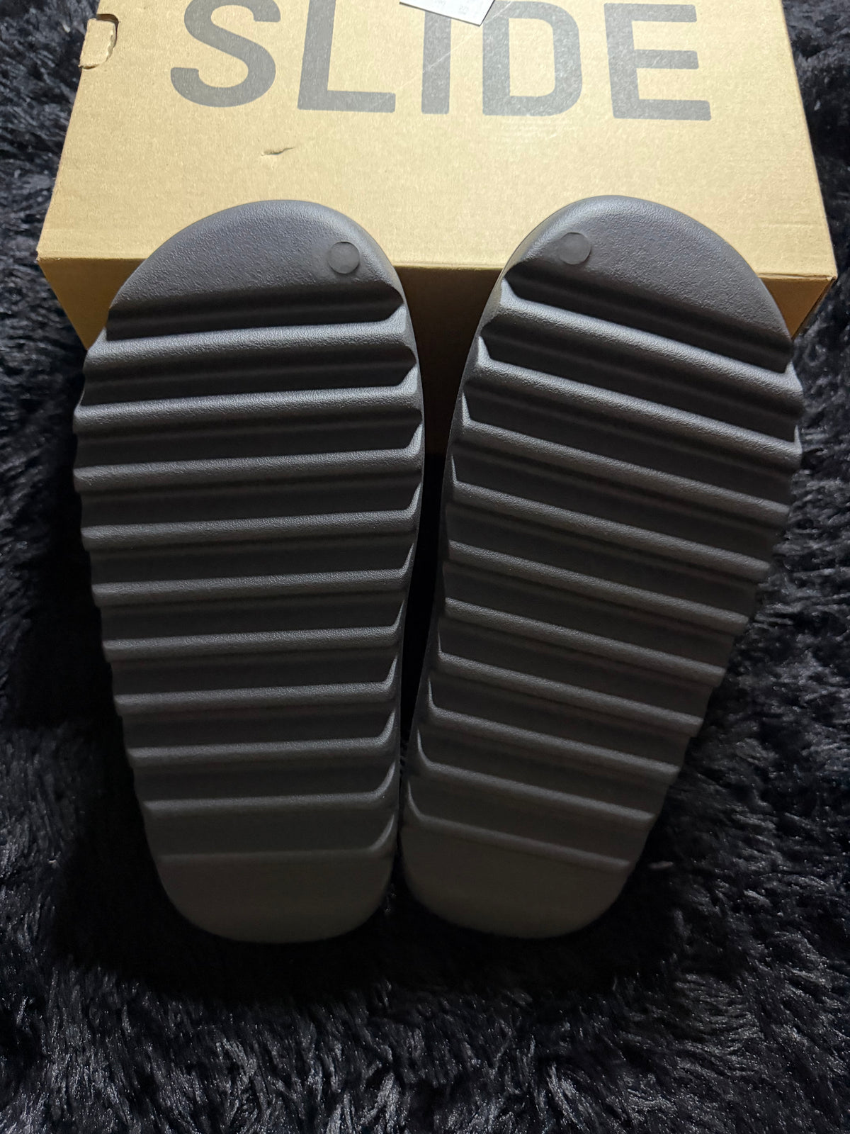 Yeezy Slide “Onyx” Brand new