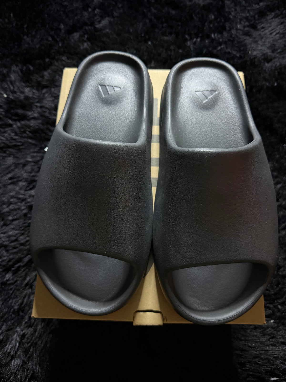 Yeezy Slide “Onyx” Brand new