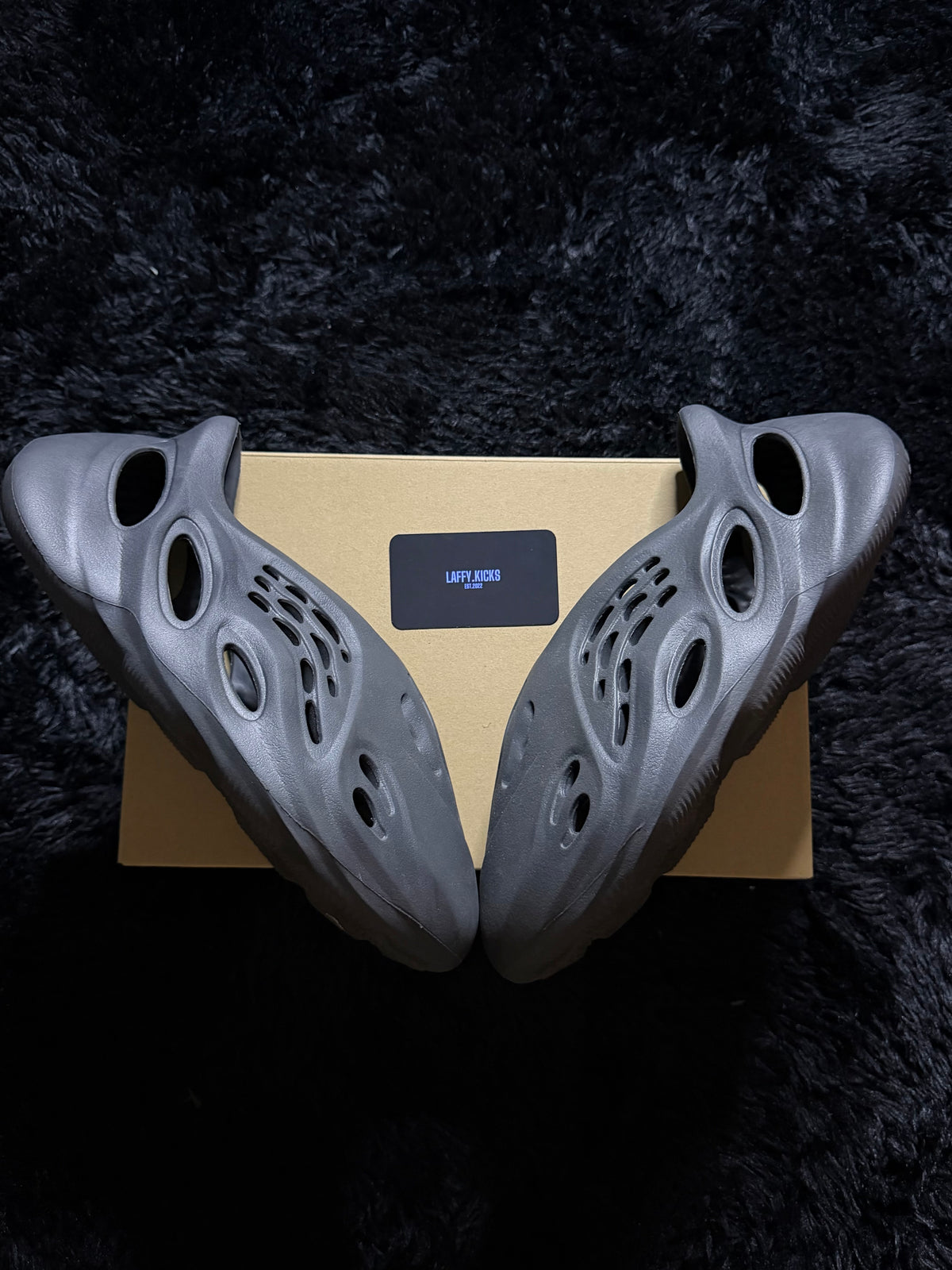 Yeezy Foam RNNR “Onyx” VNDS