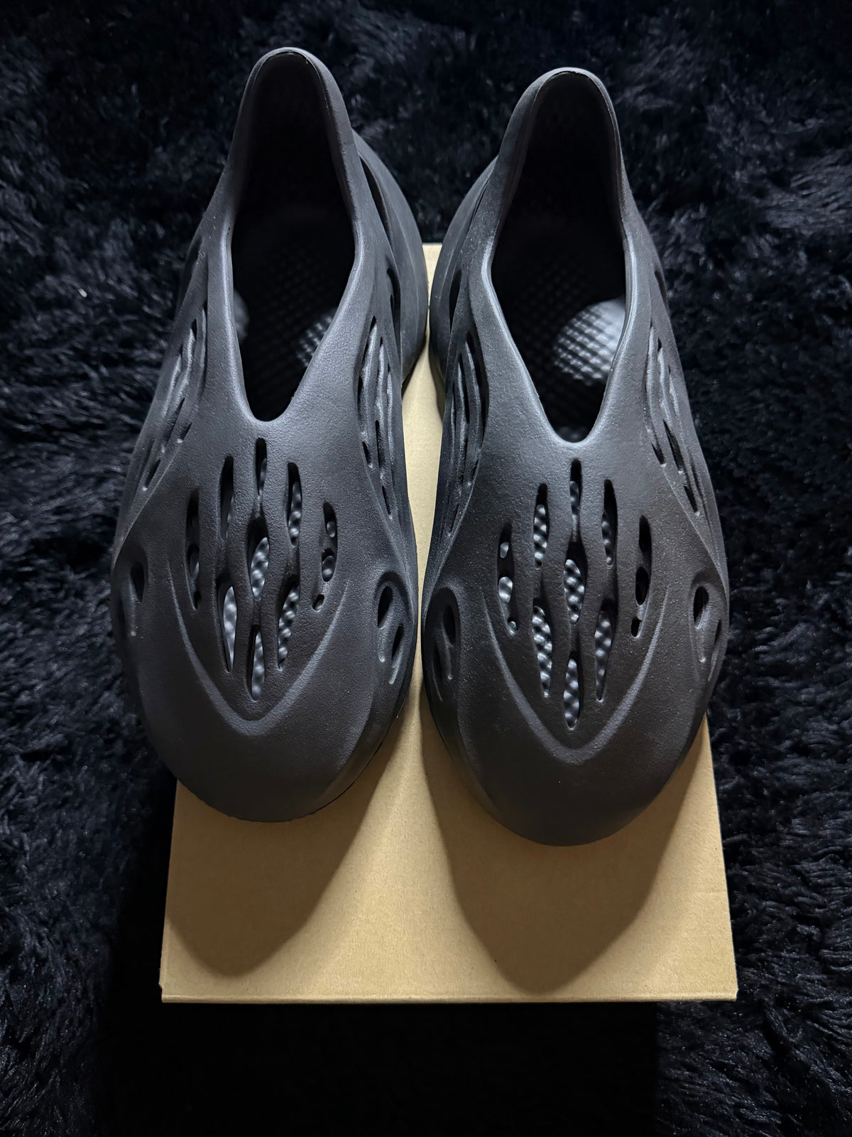 Yeezy Foam RNNR “Onyx” VNDS