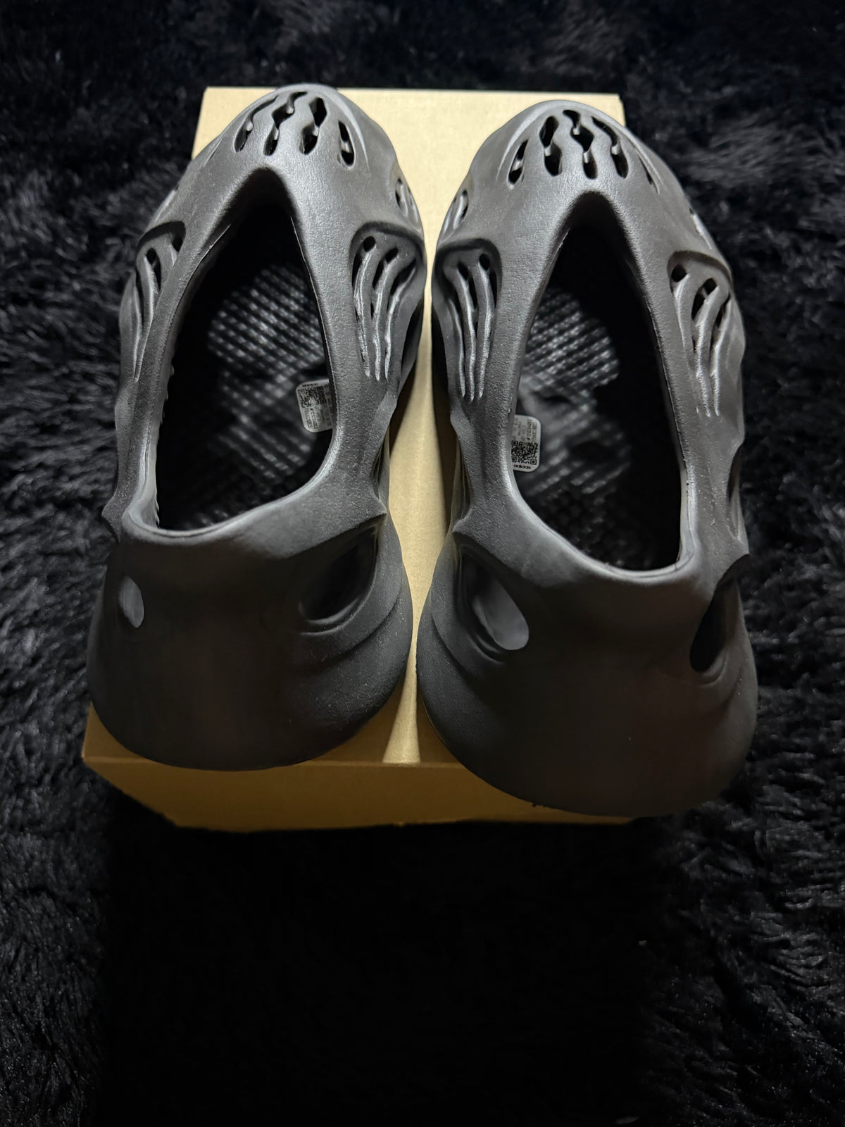 Yeezy Foam RNNR “Onyx” VNDS
