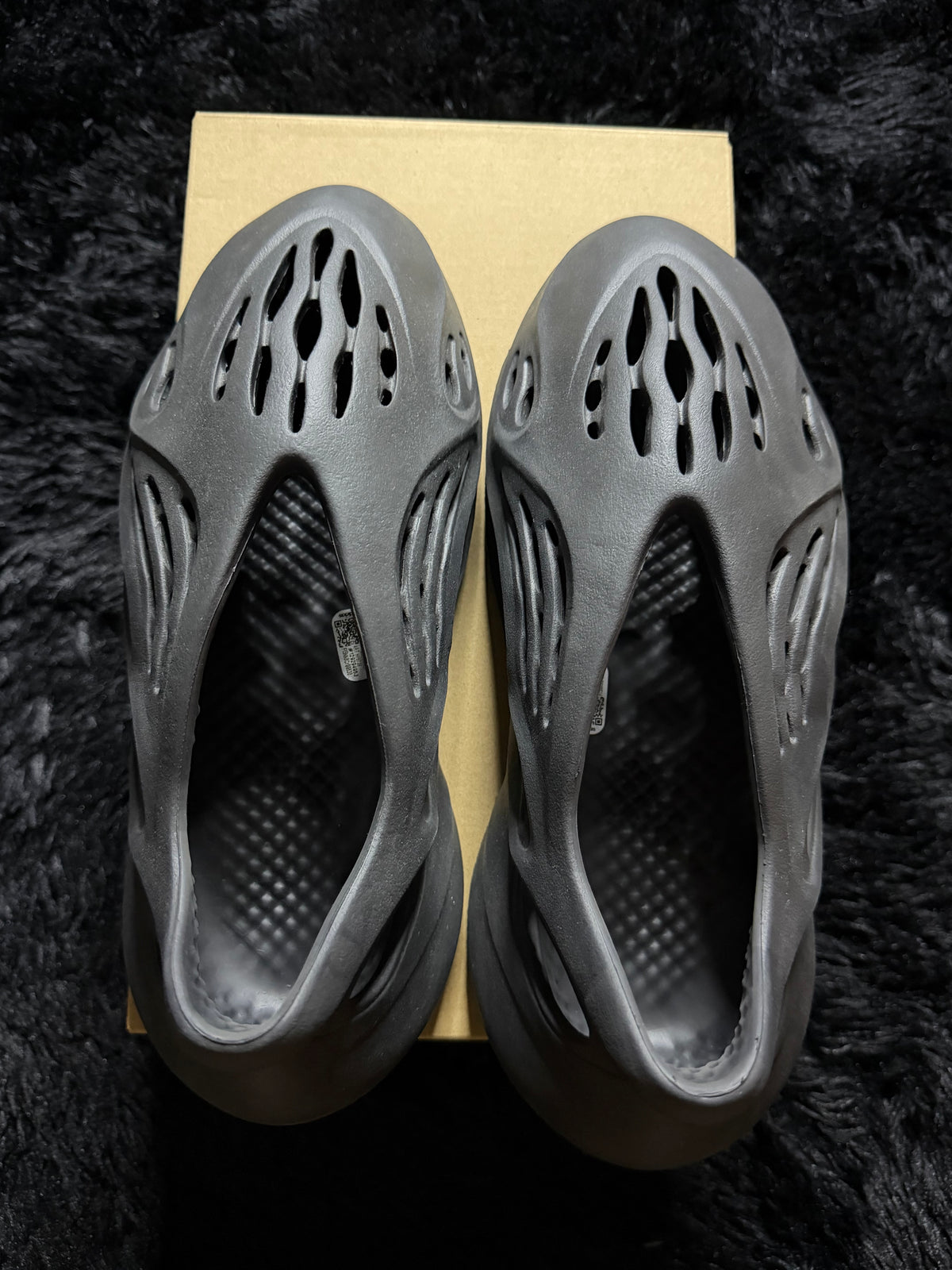 Yeezy Foam RNNR “Onyx” VNDS