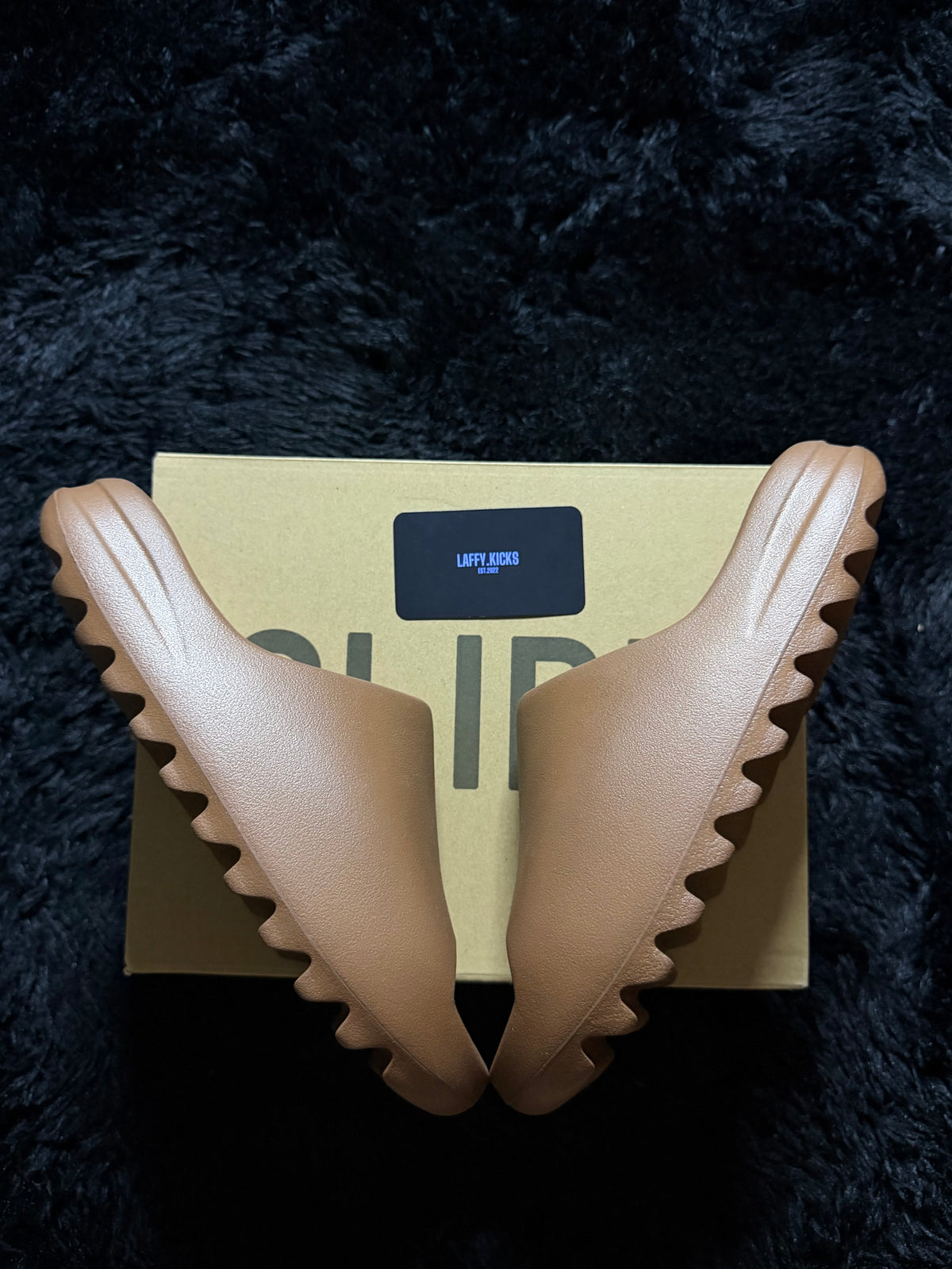 Yeezy Slide “Flax” Brand new