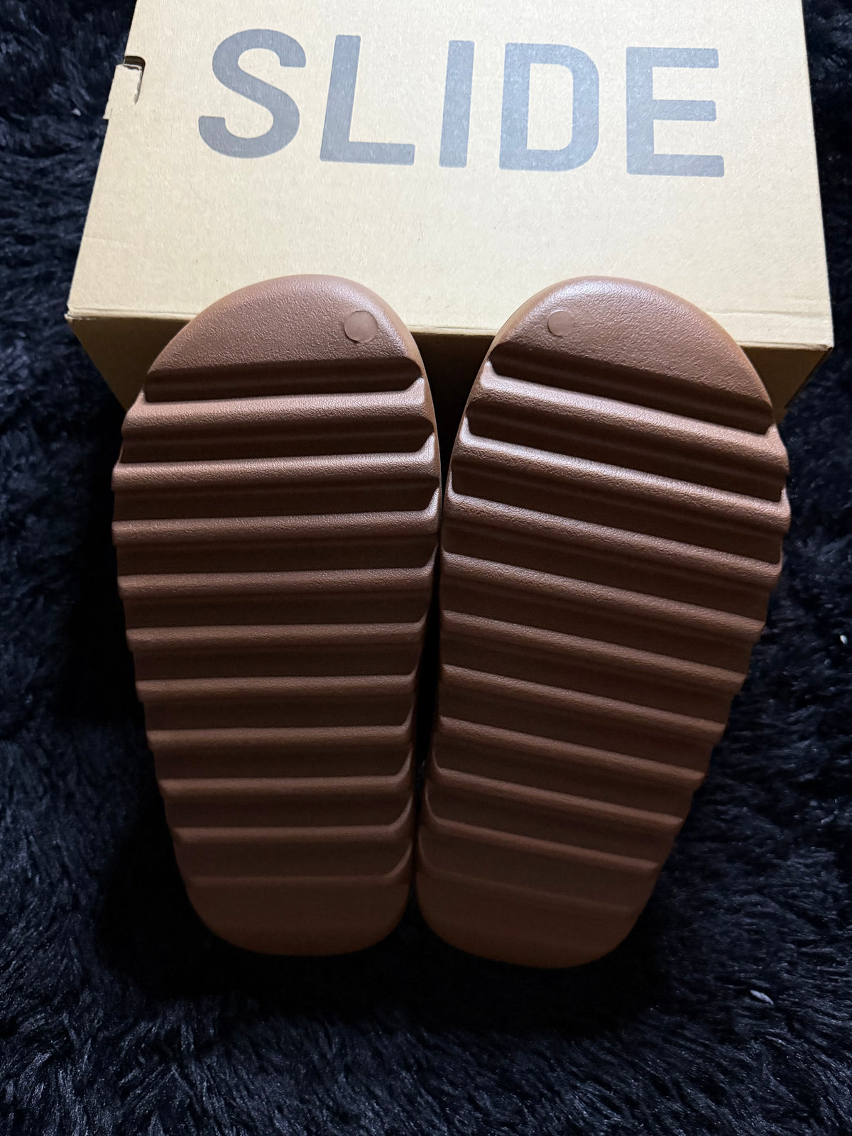 Yeezy Slide “Flax” Brand new