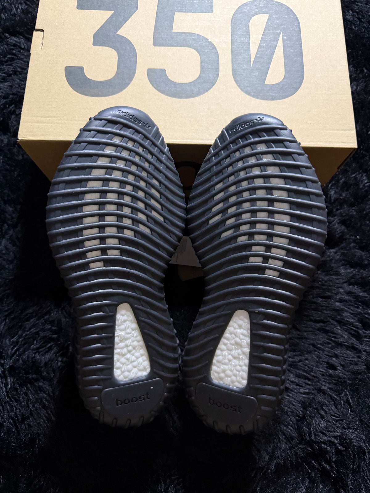 Yeezy 350 “Onyx” Brand new