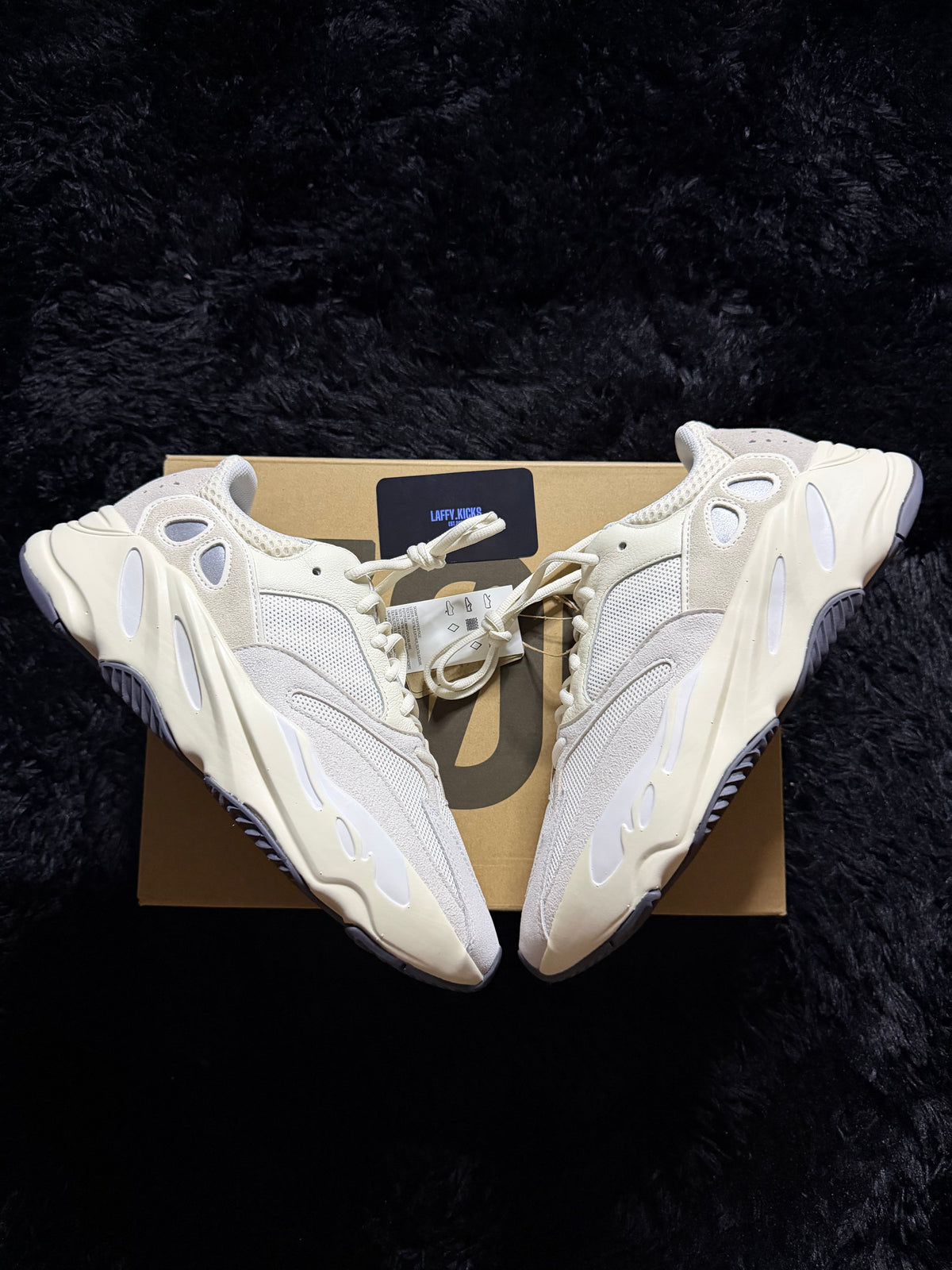 Yeezy 700 “Analog” Brand new