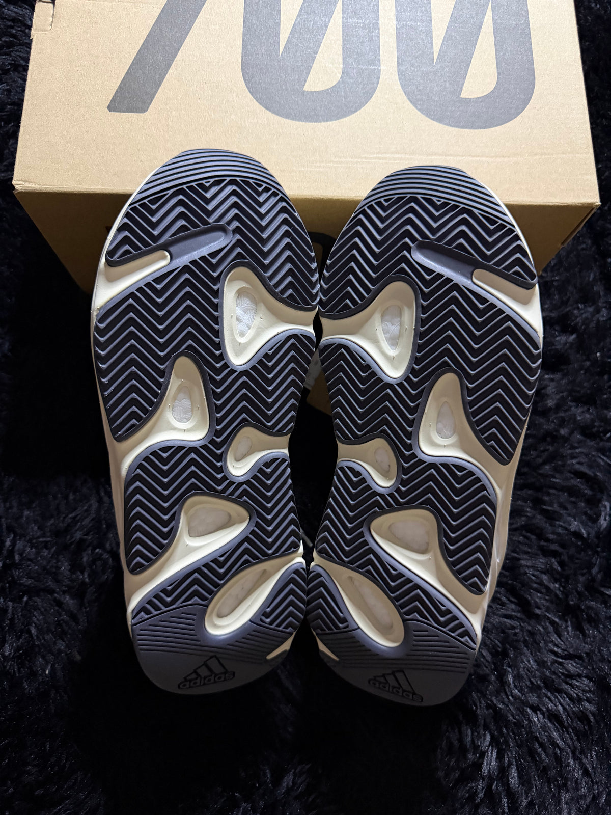 Yeezy 700 “Analog” Brand new