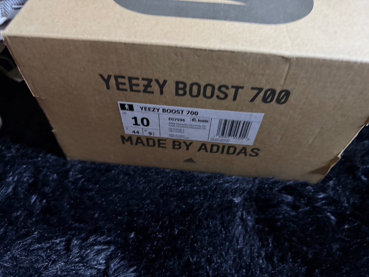 Yeezy 700 “Analog” Brand new