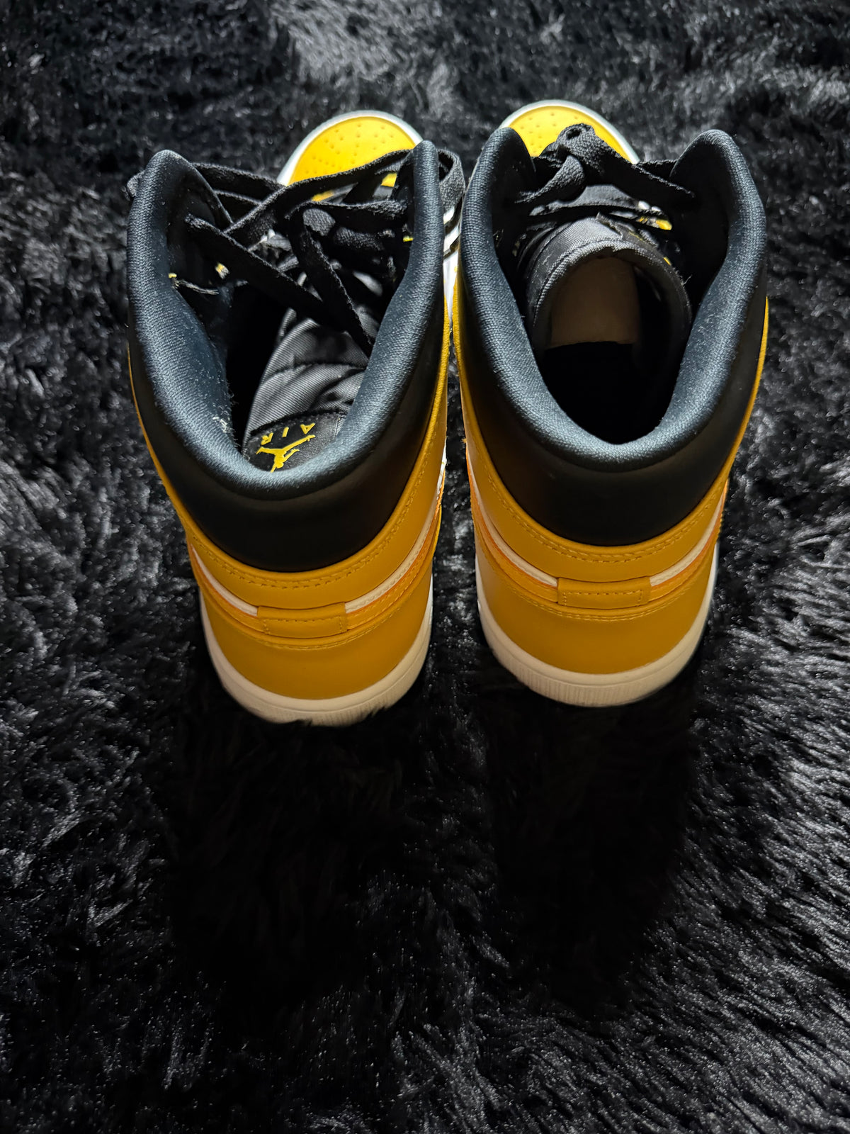Jordan 1 Mid Yello Brand new