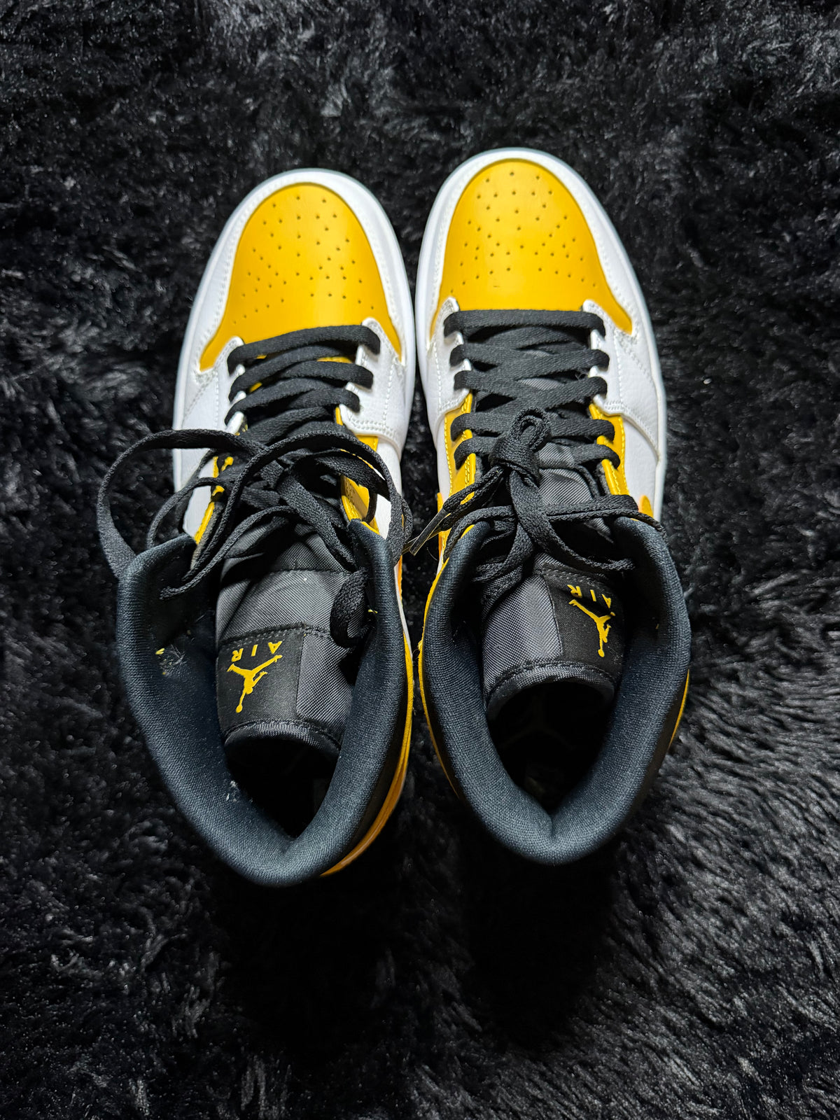 Jordan 1 Mid Yello Brand new